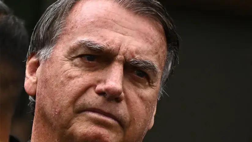Jair Bolsonaro deja la prisión domiciliaria para ir al hospital por una emergencia médica