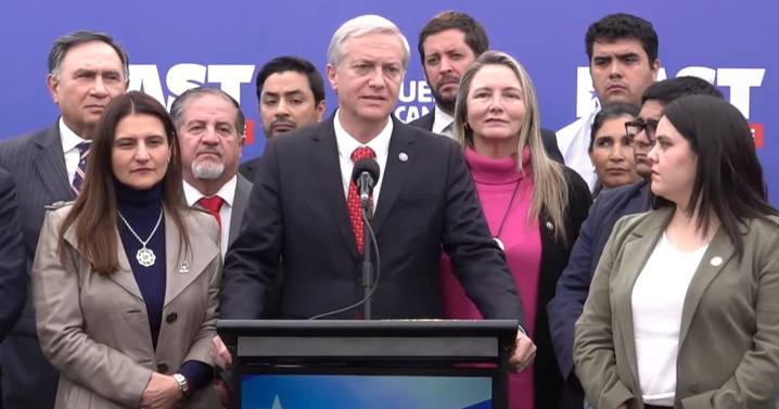 No solo a la oposición: Kast dice que en su eventual gobierno va a convocar “incluso a parlamentarios del PPD y el PS” que se identifiquen con sus medidas