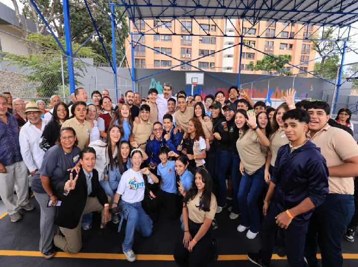 Presidente Maduro lidera inicio de clases: Educación, valores y cultura para consolidar la patria nueva