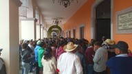 Pobladores de Tanhuixco protestan frente a la alcaldía de Atempan por falta de obra pública
