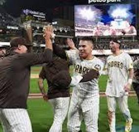 Padres clasifican a playoffs de la MLB tras triunfo ante Cerveceros