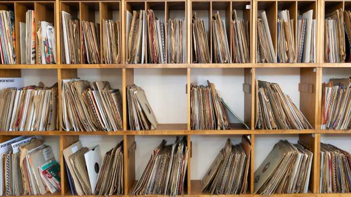 21 Record Wall Ideas To Give Scratched Vinyl A New Life