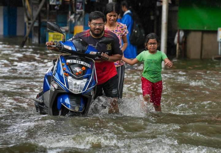 Kolkata floods: City struggles to return to normalcy; BJP attacks CM Mamata