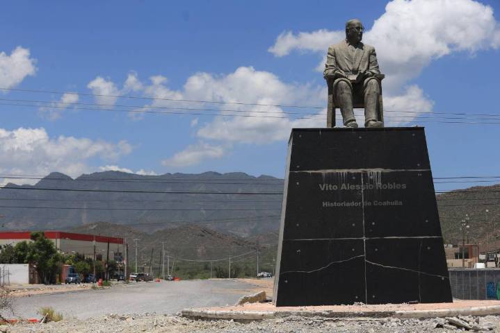 Reubicarán hoy la estatua de Vito Alessio Robles en Saltillo