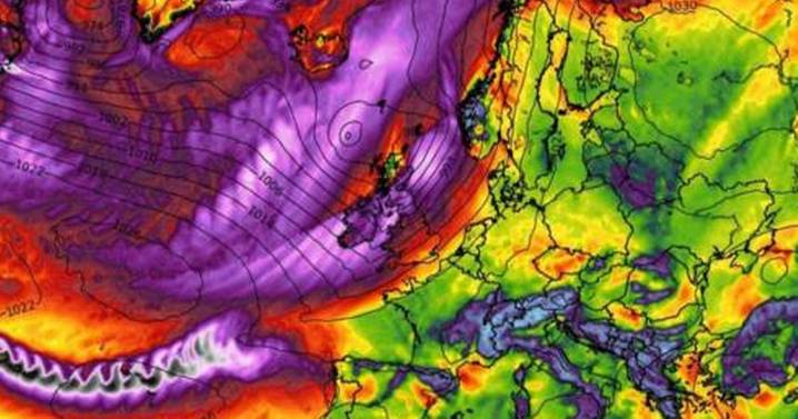 UK weather maps show heavy rain to hit two UK regions as Brits set for 75mph gales