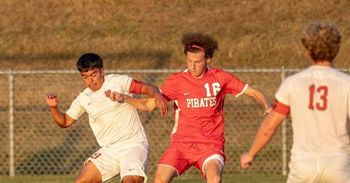 Photos: L-P defeats Ottawa 5-1 in boys soccer – Shaw Local