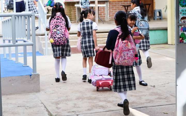 SAT aclara cómo deducir de impuestos gastos este regreso a clases 2025