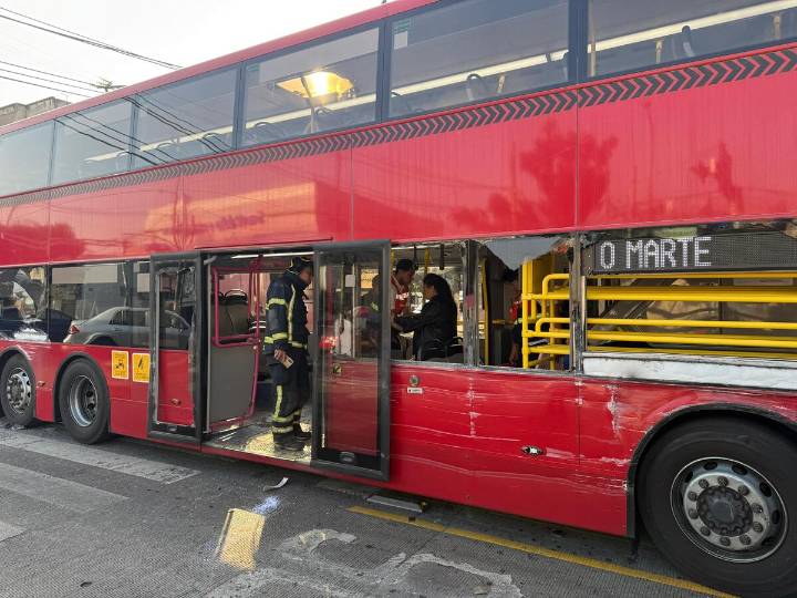 Choque entre unidades de Metrobús deja 14 heridos
