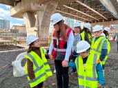 Revisa las imágenes: niños de Aurora de Chile visitan obras del Puente Chacabuco