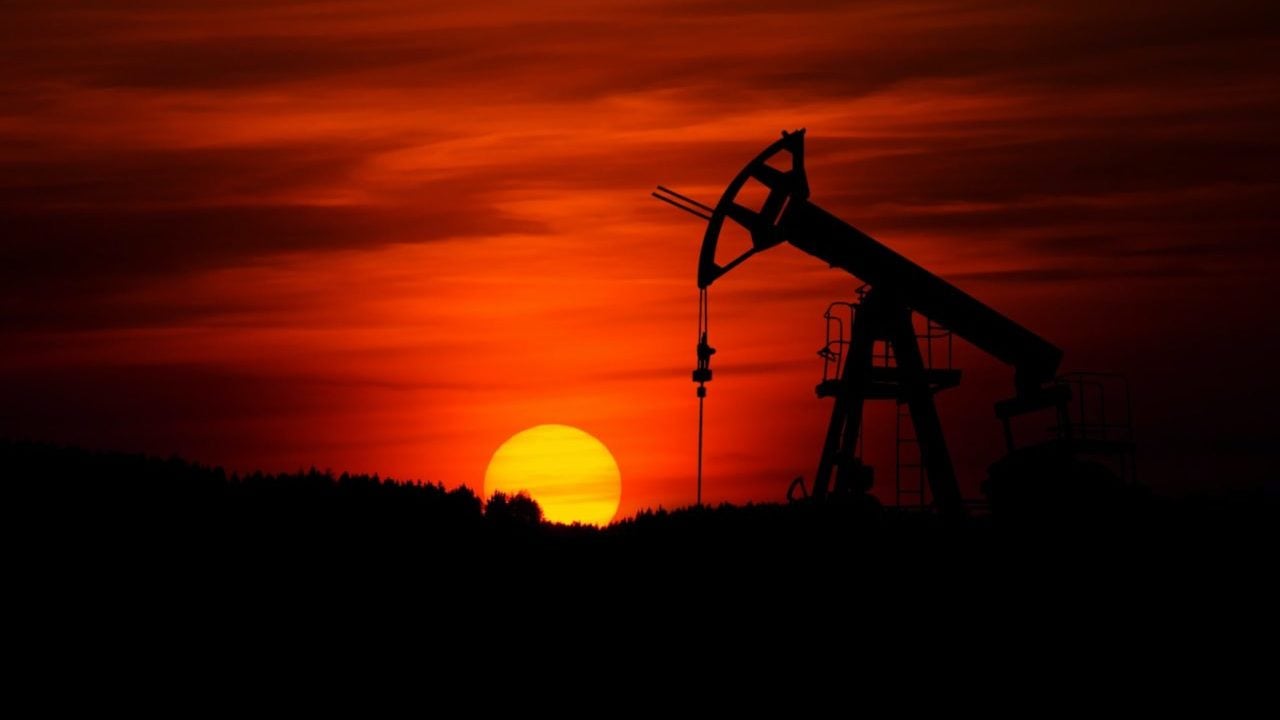 Trump prometió un ‘boom’ petrolero, pero hay recortes y caída de producción