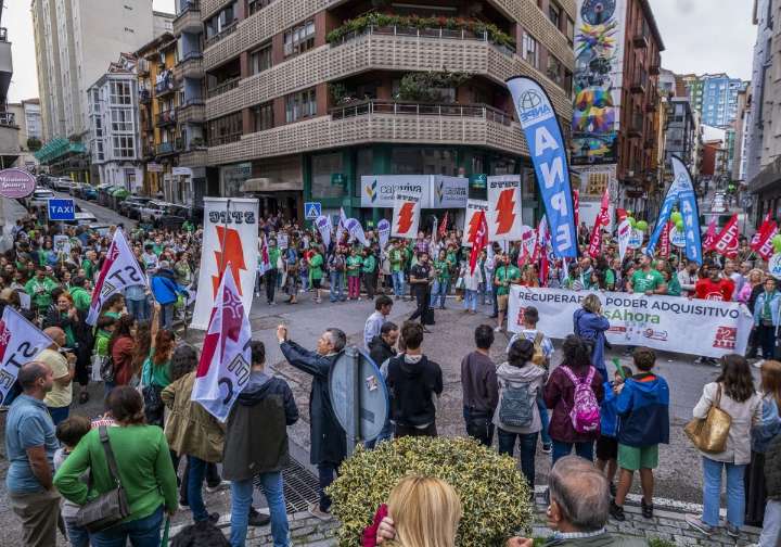 Los sindicatos cifran el apoyo al segundo paro en institutos en un 50% y Educación lo rebaja a la mitad