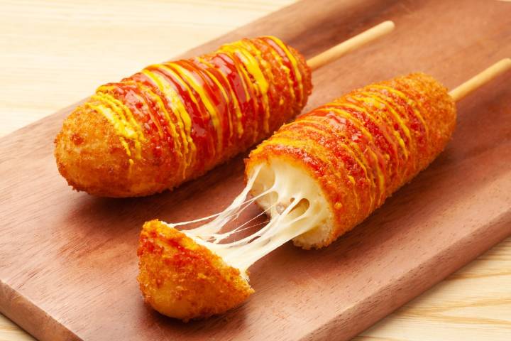 Retiran 58 millones de libras de Corn Dogs por riesgo de materiales extraños