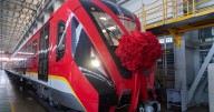 Primer tren de la Línea 1 del Metro de Bogotá llegó a Cartagena tras 30 días de viaje desde China
