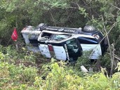 Reportan a nueve policías heridos tras volcar patrulla en Colima