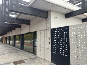 Las telarañas exhiben el abandono de la nueva estación de autobuses de León: «Da una imagen muy mala»
