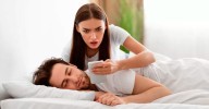 ¿Te obsesiona revisar el celular de tu pareja? Descubre AQUÍ su significado oculto, según la psicología