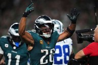 Eagles resume season opener against Cowboys after lightning delay