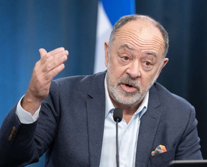 Quebec family doctors to stop teaching medical students amid dispute with province