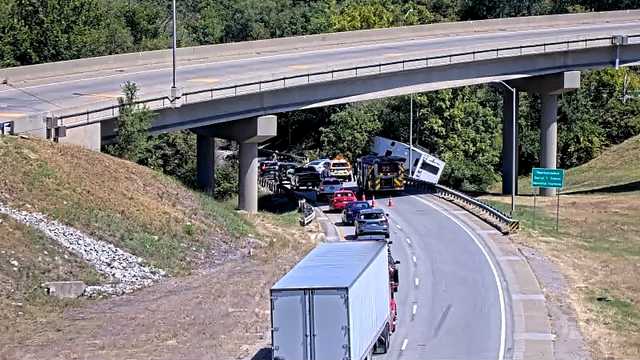 RV off the road snarls traffic on I-64 near Sherman Minton Bridge