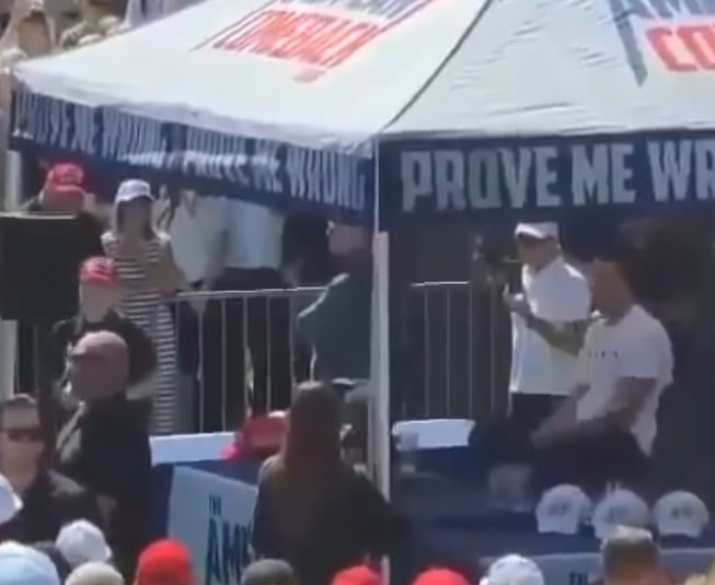 Estados Unidos: disparan contra un activista político y aliado de Trump en un evento en Utah