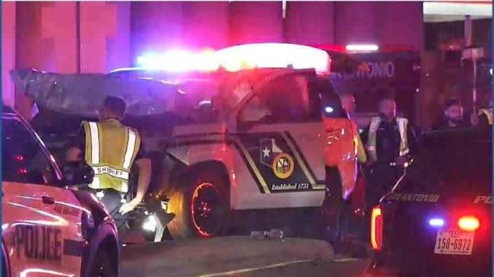 Man arrested after high-speed chase injures Bexar County deputies