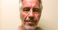 Justicia de EEUU busca mantener en secreto nombres de socios de Epstein, reveló NBC News, medio que solicitó que fuesen revelados