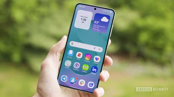 Breaking: One UI 8 stable starts rolling out for the Galaxy S25 series