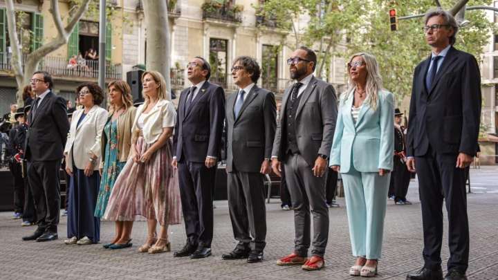 Las críticas al TSJC por el catalán copan la ofrenda floral a Rafel Casanovas