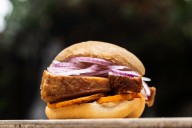 Aprende a preparar el Pan con Chicharrón: el desayuno clásico y sencillo típico de Perú