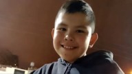 La madre acusada de matar a su hijo de 11 años dijo que el niño "sufrió un accidente con un hierro"