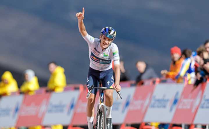 Vuelta a España: Pellizzari gana la etapa 17