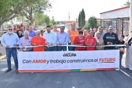 Entrega alcalde de Acuña más pavimento en la colonia Nogales