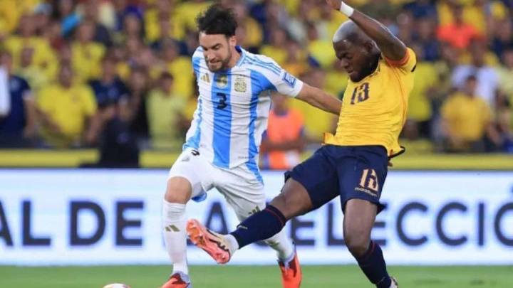 Argentina juega con 10 por la expulsión de Otamendi y empata 0