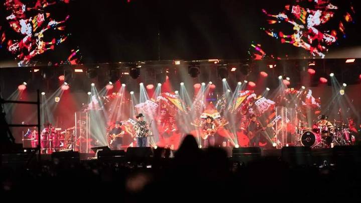 Multitud histórica vibra con Intocable en la Feria de San Miguel de Allende 2025