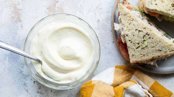 Mayonesa vegana con 3 ingredientes: fácil, cremosa y económica, la receta definitiva para tus comidas saludables
