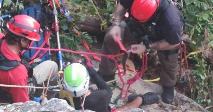 Dunlap firefighters rescue injured paraglider on Lewis Chapel Mountain