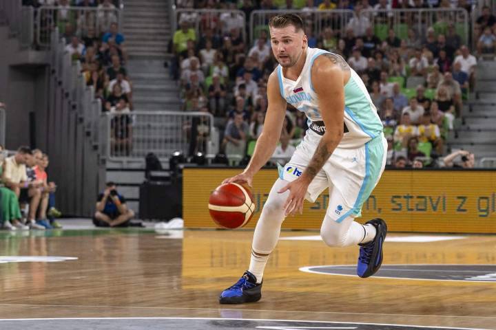 Luka Dončić scores 42, leads Slovenia past Italy into EuroBasket quarterfinals
