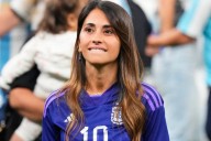 Emocionada. El estilo que eligió Anto Roccuzzo para acompañar a Messi en el último partido oficial con la selección en el país