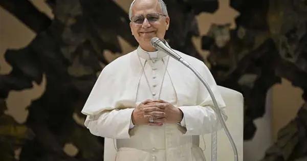 Papa se reúne con defensor LGBTQ+