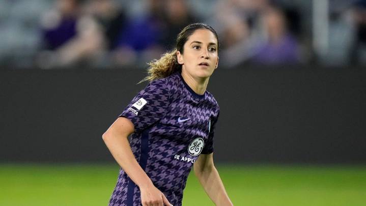 Racing Louisville's DeMelo collapses during match against the Reign