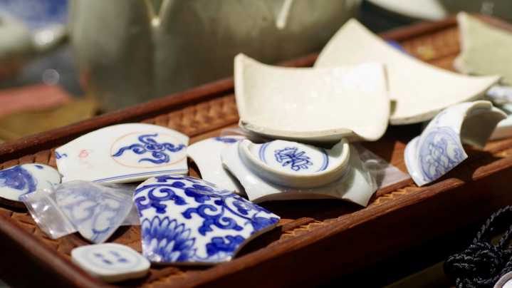 Is Using Broken Plates To DIY Homemade Tile A Good Idea?