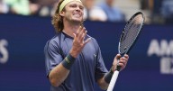 Naomi Osaka and Iga Swiatek roll into the quarterfinals at the US Open