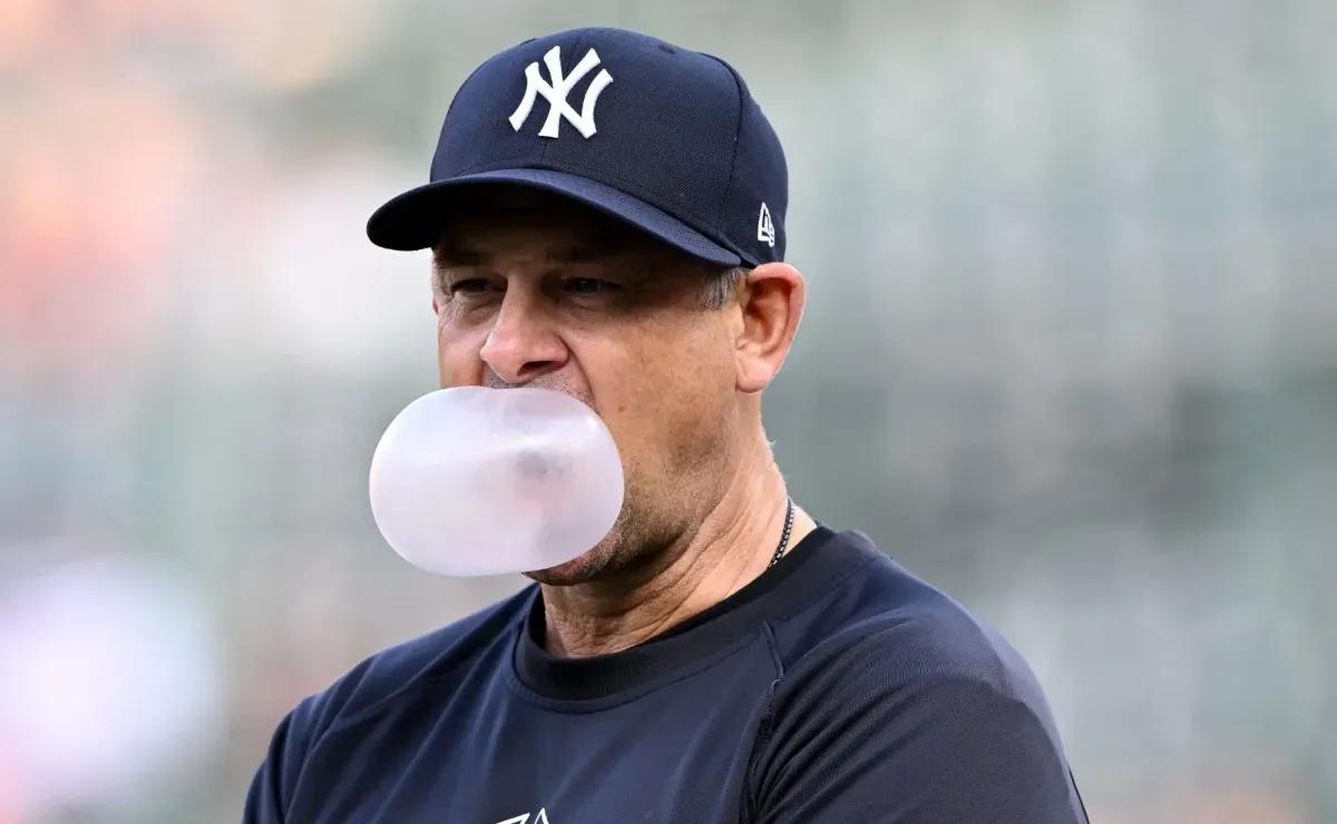 What do the Yankees need to steal the division title from the Blue Jays?