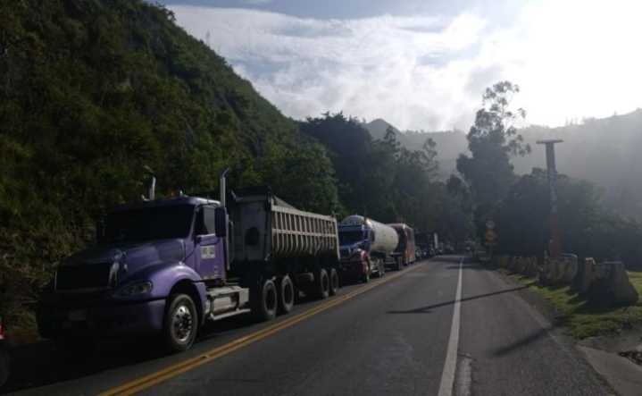 Habilitan paso vehicular temporal en el K18+000 de la Vía al Llano