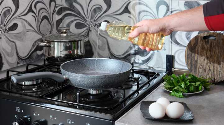 Mistakes Everyone Makes With Nonstick Pans