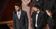 El ejército israelí asalta la casa del cineasta palestino Basel Adra, ganador del Oscar