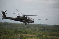 Estados Unidos prueba helicópteros Apache para neutralizar drones: “Demostramos que sigue siendo eficaz ante las amenazas cambiantes”, dice piloto