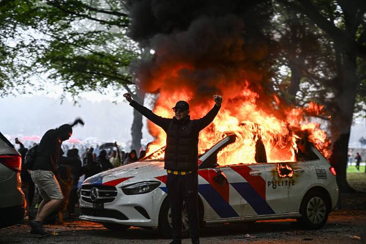 Dutch parties unite in condemning far-right rioters’ violence