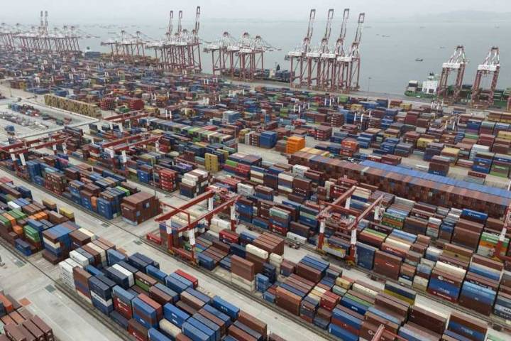 Shipping giants push for first global carbon fee
