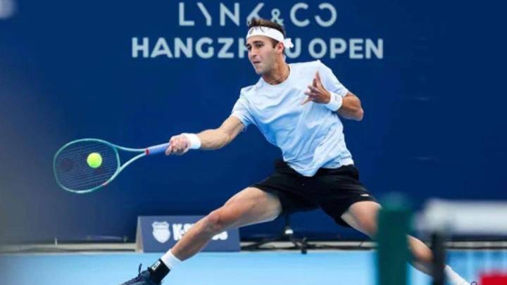 Etcheverry sigue de racha y se metió en los cuartos de final del ATP 250 de Hangzhou